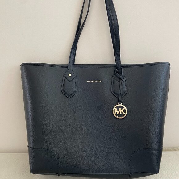 Michael Kors - Picture 1 of 5